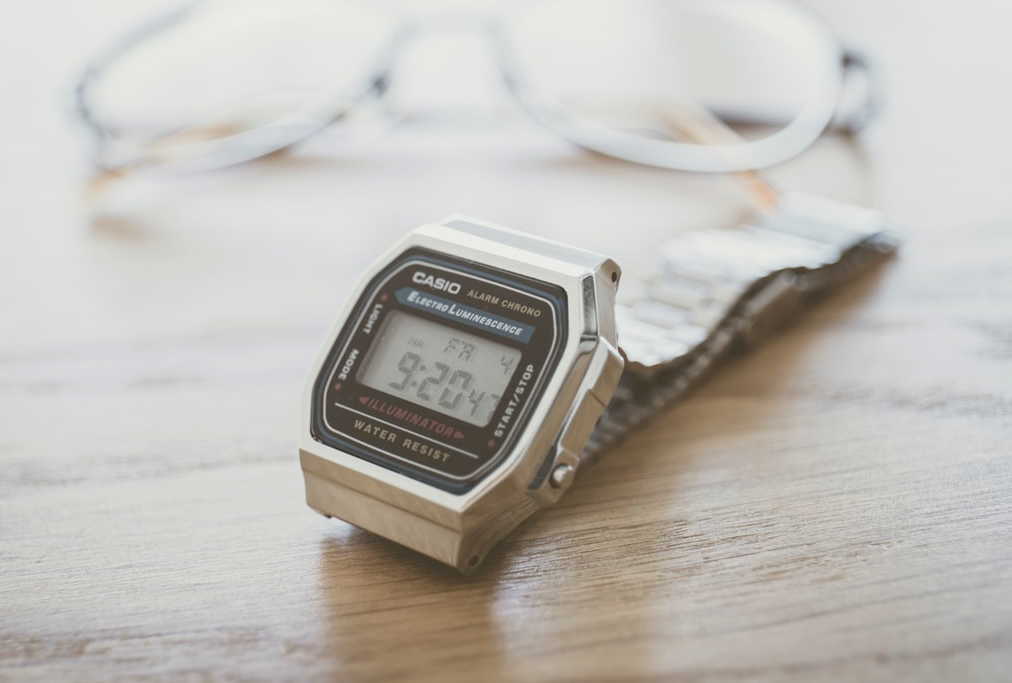 Casio Orologio Da Uomo Collezione – Stile Retrò Anni '80, Digitale, Cassa In Acciaio E Plastica, Impermeabile 10 Bar