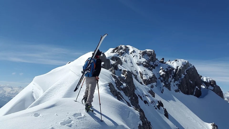 Consigli24  Giornata mondiale della montagna, gli accessori da avere per  divertirsi sulla neve
