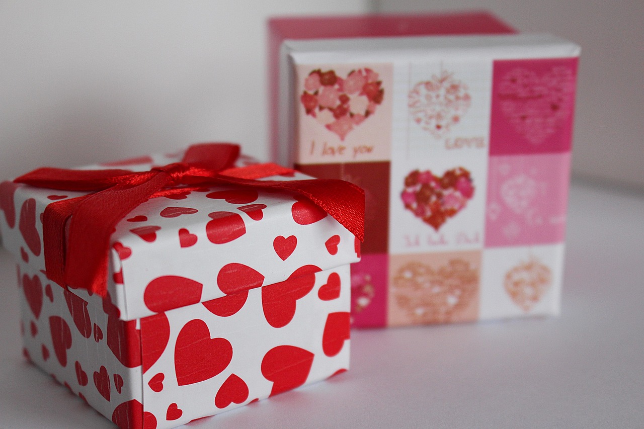 Idee regalo San Valentino per lui: stile, tecnologia e passioni per sorprenderlo